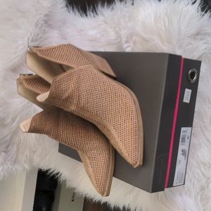 EUC Vince Camuto Gibbela Woven Leather Booties in Tortilla Taupe